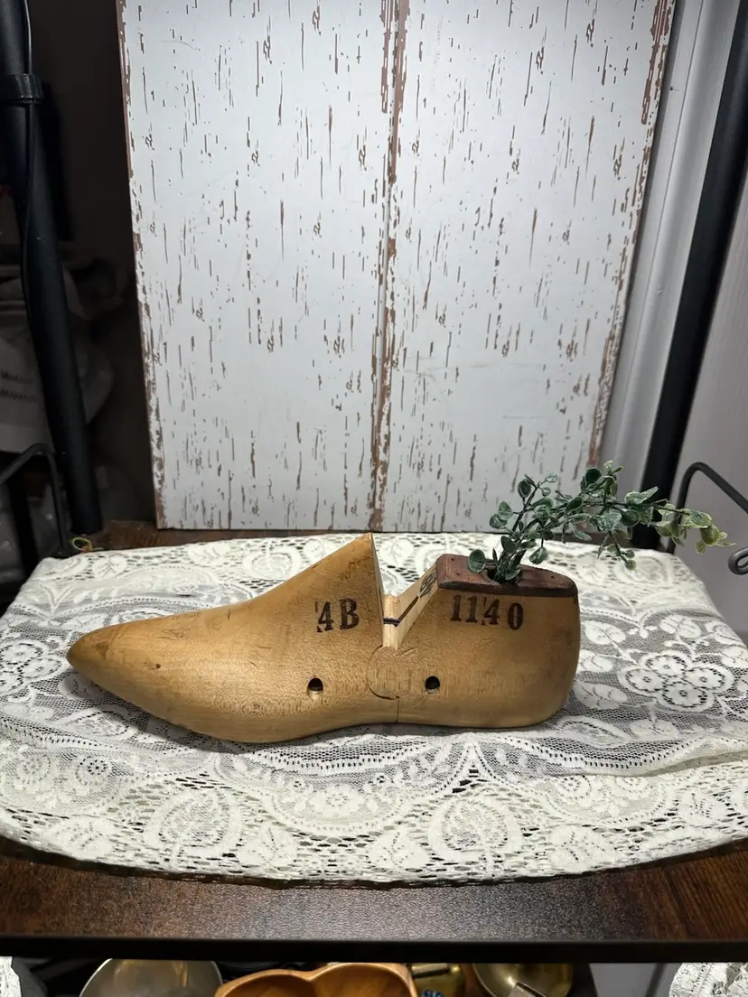 Adult Wooden Shoe Form