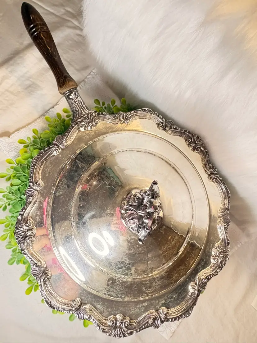 Ornate Wallace Baroque Silverplate Chafing Dish w/Lid & Wooden Handle