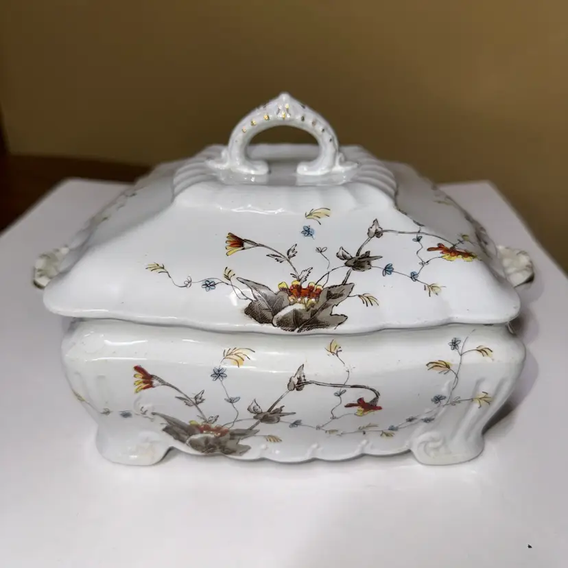 Green & Clay antique covered vegetable dish England 1883 to 1891 9.5”