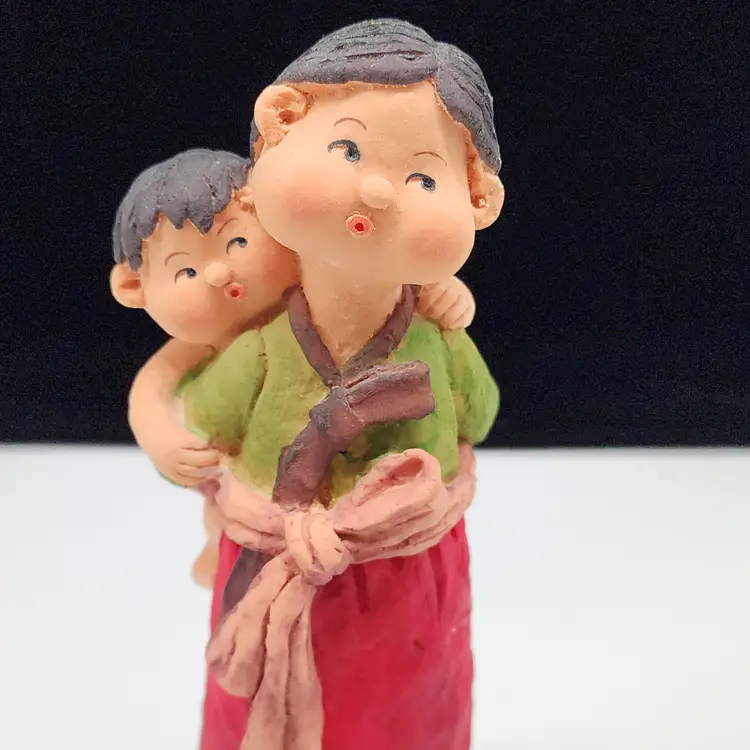Koreart Mother & Child Figurine Hand-Painted Clay Sculpture Traditional Korean Attire