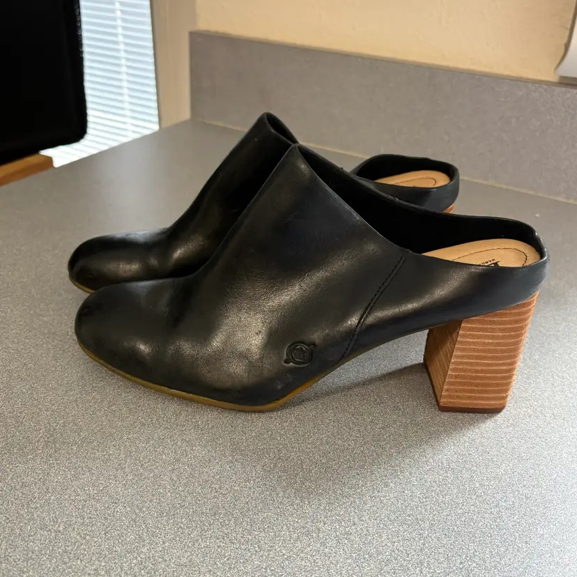 009. Born Wedges Black