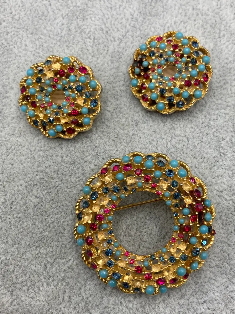 Vintage Sarah Coventry 1965 Song of India Brooch and Earring Set Gold Tone - AS IS