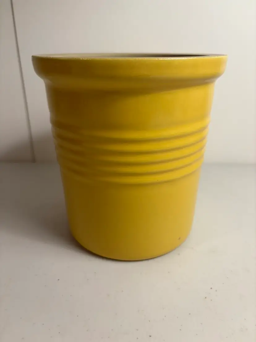 The Pampered Chef Yellow Family Heritage Stoneware Crock Kitchen Utensil Holder