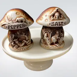VTG Swagman Pottery Salt & Pepper Shakers Australian Made Very Unique!