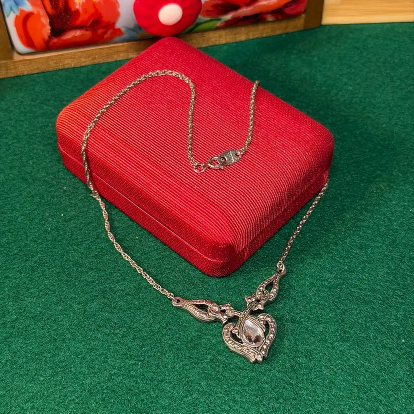 Avon Silver Tone Heart Y Shaped Necklace Teardrop Clear Rhinestone with Hematite Vintage