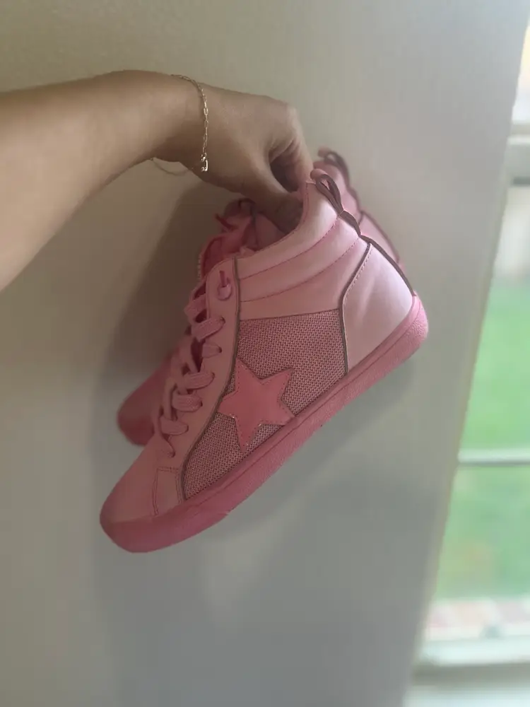 19
Vintage Havana Sneakers 