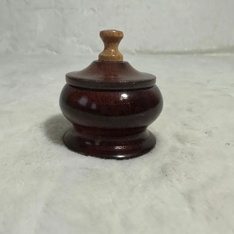 Small vintage wooden trinket/keepsake box Souvenir from Nicaragua Tourist Trade