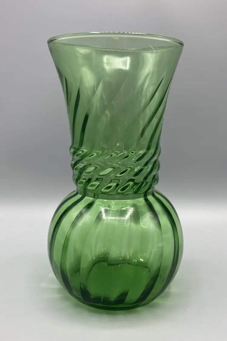 Vintage Anchor Hocking Emerald Green Glass Optic Swirl Vase 6 1/4" Tall