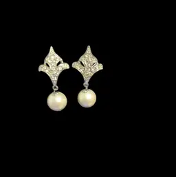 Beautiful Vintage Silvertone Sarah Coventry Dangle Clip On Earrings. With Clear Glass Rhinestone & Faux Pearl.
