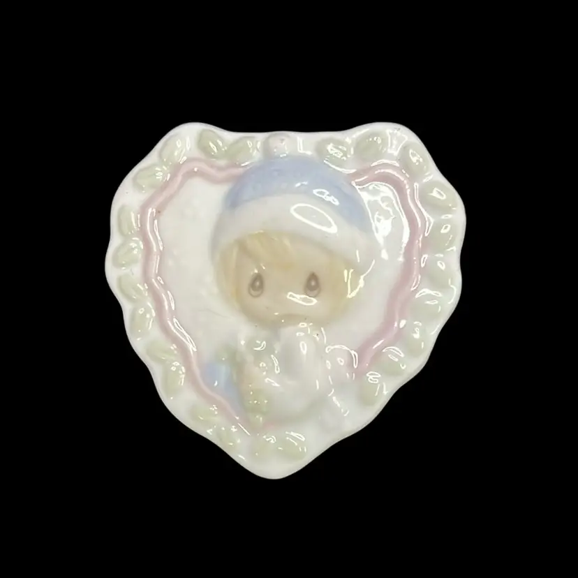 Precious Moments 1995 Heart Brooch