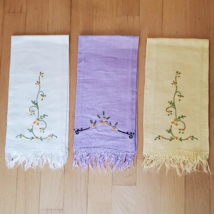 Set of 3 Embroidered Fingertip Towels