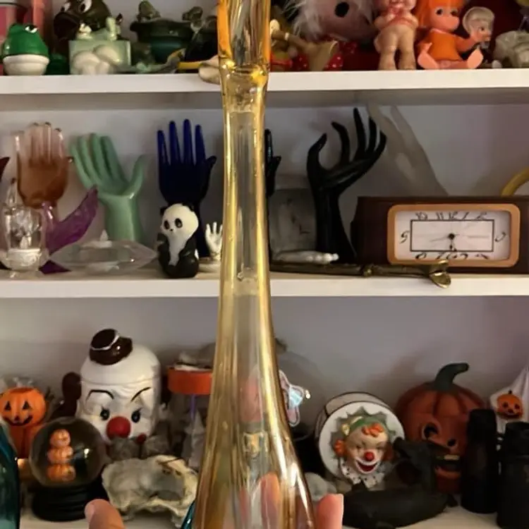 Viking honey amber swung vase