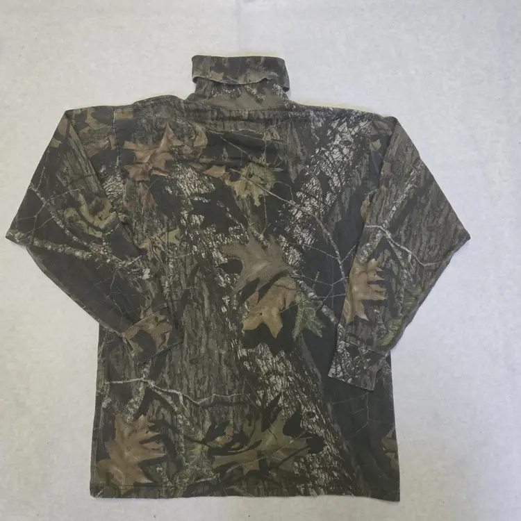 Red Head Camo Turtleneck Mens L Long Sleeve  Brand: Red Head  Style: Men's Turtleneck  Style/Model code:   RN74747 CA45117  Materials: Cotton  (per tag).  Country of origin: Pakistan.  Details: Gently Used .  Actual Measurements - Please see images of actual measurements to compare to your favorite brands   0043