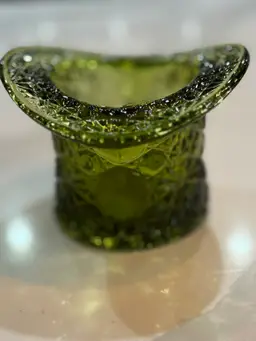Vintage Top Hat Daisy Button Fenton Avocado Green Pressed Glass Vase 3.5" tall