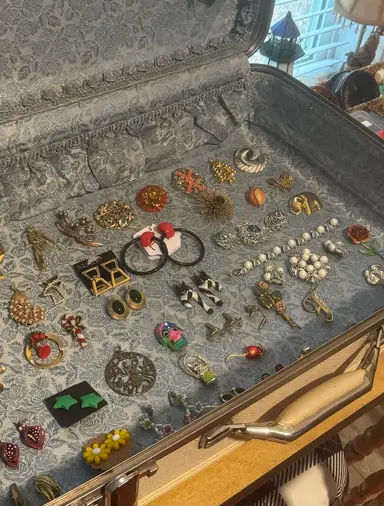 Jewelry Sale Mostly $5 Starts with Thrifty Tiffani