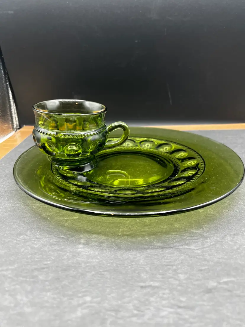 #621B 1960’s - 1970’s Indiana Glass Kings Crown Olive Green Thumbprint Luncheon Plate and Cup Set.
1 Plate And 1 Cup Per Set, 6 Sets Available.