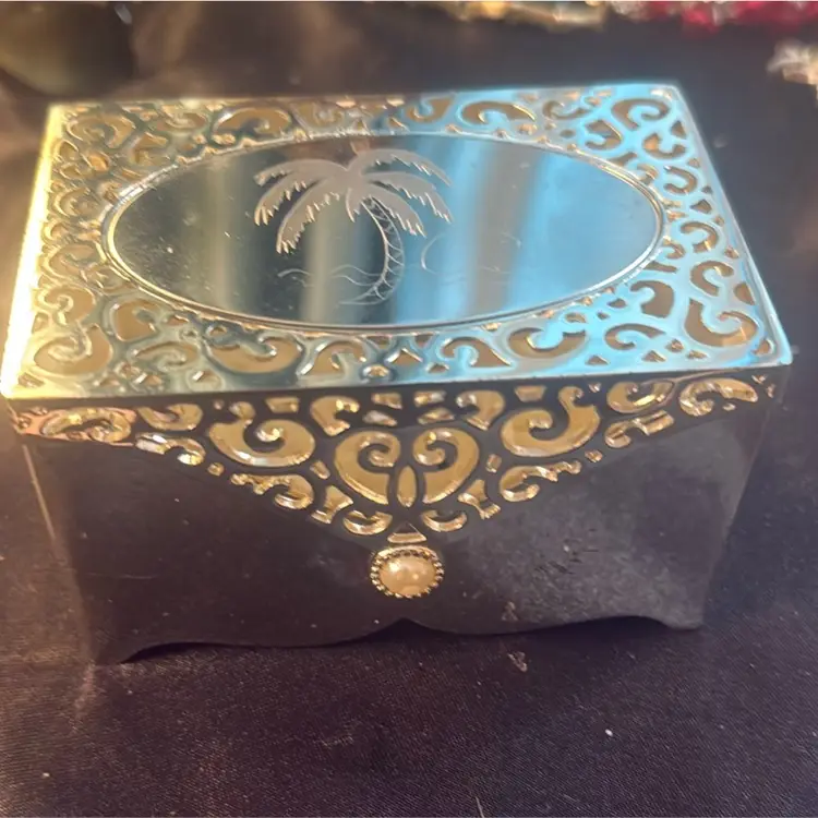 Things Remembered Silver Palm Tree Jewelry Box. 2.5”x 3.5”