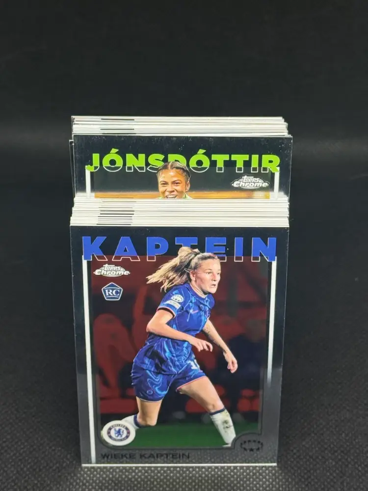 2024-2025 Women’s Champions League Base Lot (32 Cards)