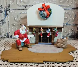 2002 Hallmark Studio The Family Room Keepsake Ornament w/ Accessories