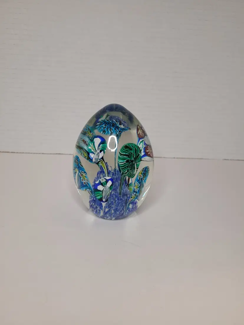 Beautiful Egg Shaped Paperweight Blue Green Red 4.5 In