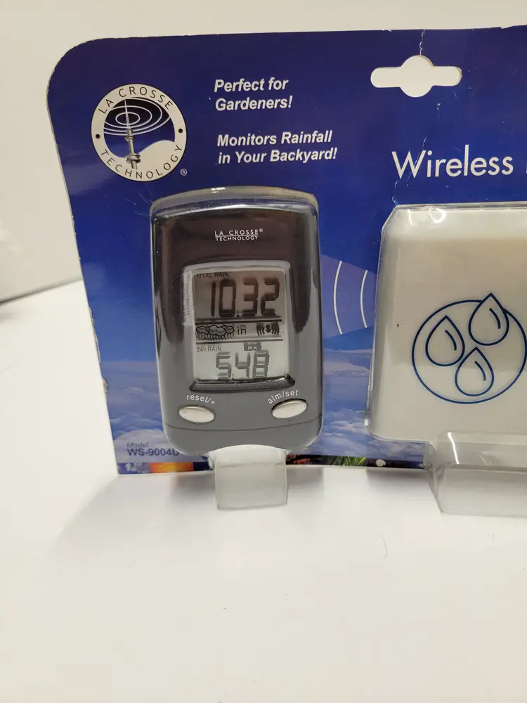 La Crosse Technology Wireless Rain Measurement Gauge Self-Emptying Rain Bucket