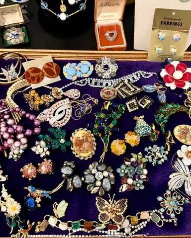 Jewelry Co Host W/Randi!! 🥰