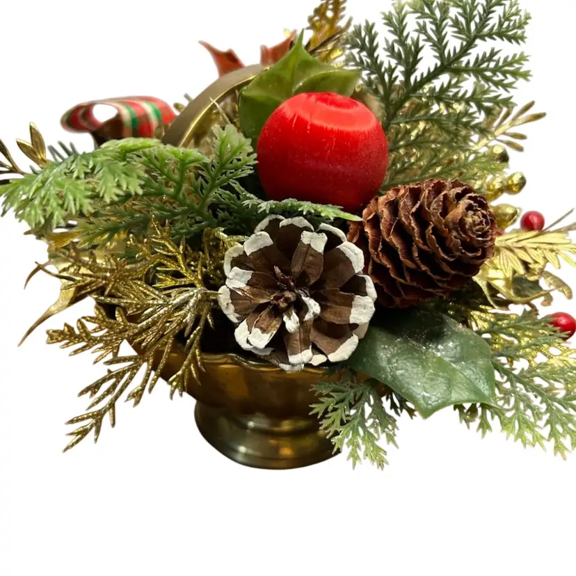 Vintage Brass Basket With Handle Filled With Vintage Christmas Floral Decor Hosley International Import Some Wear Q
@5x5