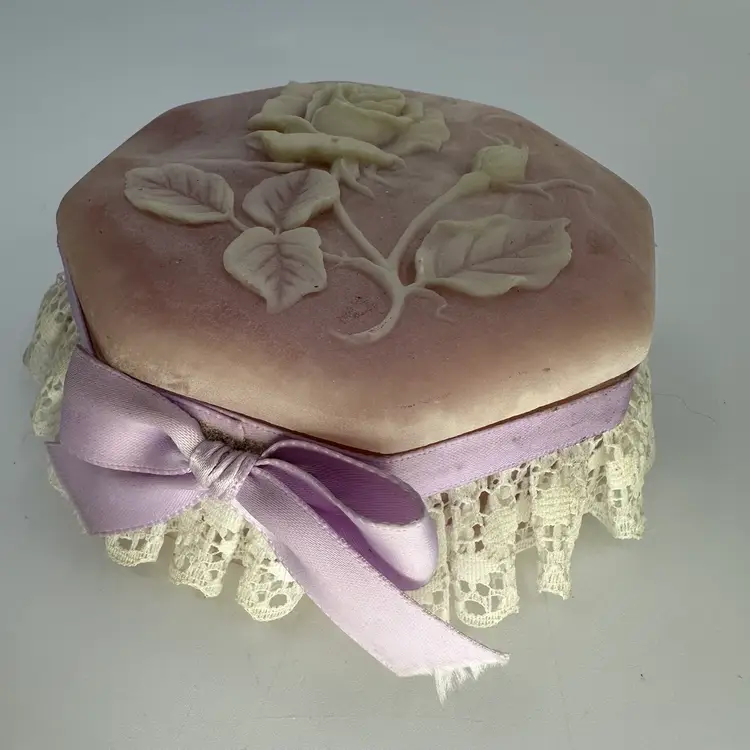 Vintage 1988 Incolay Pink Trinket Box Rose W/Lace In White Round