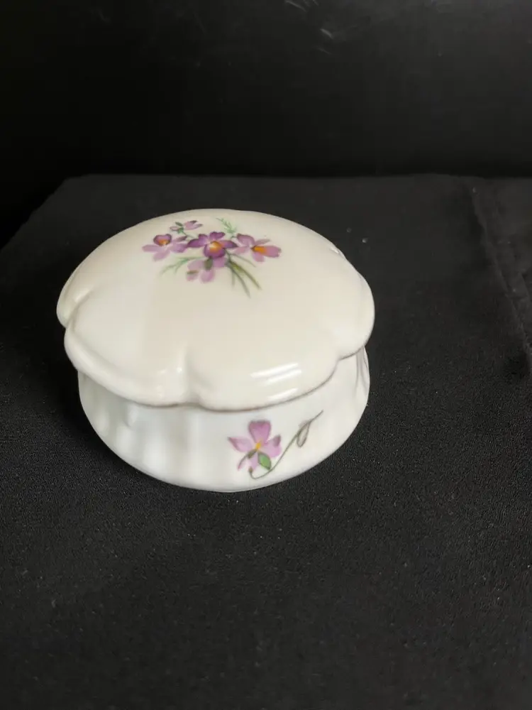 Vintage Lefton Small Bone China Textured Trinket Box-Daintily Embellished w/ Transferred Painted Forget-Me-Not Flowers, Gold Tone Paint Around Rim of Lid