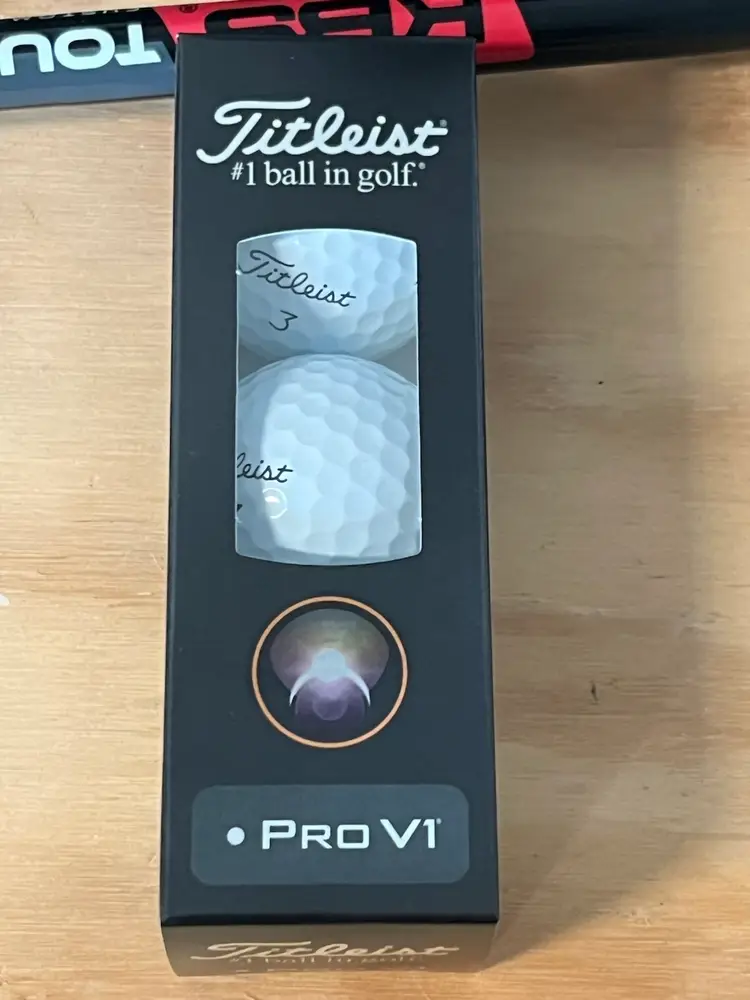 Titleist Pro V1 Left Dot - ONE Sleeve, 3 Balls. 2025 Band New Never Used