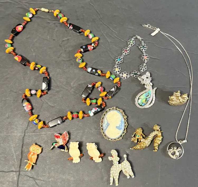 12 Different Pieces Of Vintage Costume Jewelry Assortment Of Jewelry Lot