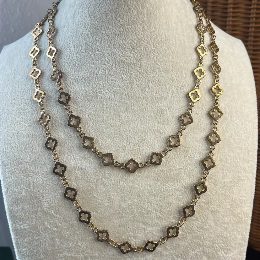 #J53 - Single Strand Gold Tone Clover Chain Necklace - About 36"