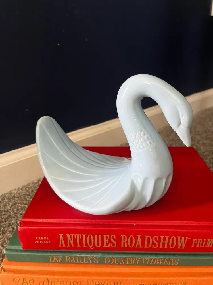 Vintage ceramic swan towel holder