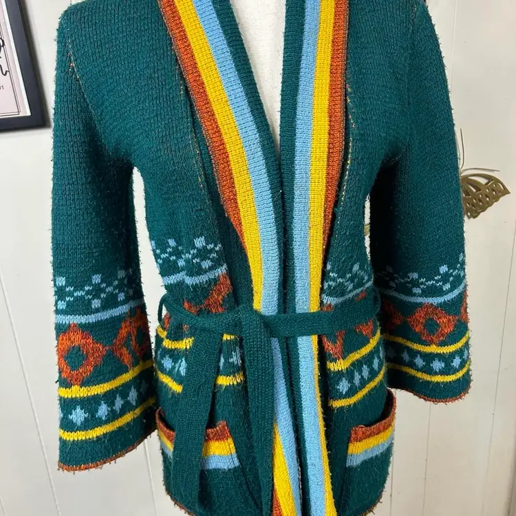 Vintage 70’s 100% Orlon Acrylic Sabra Wintuk Southwestern belted Shawl