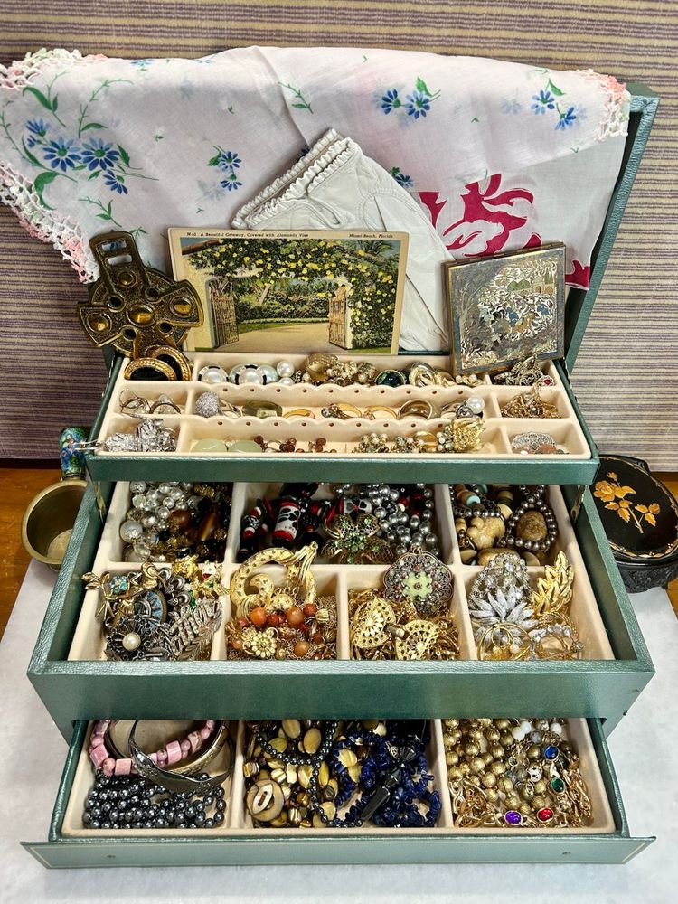 Stunning Vintage Jewelry Haul With Pop Up Sales