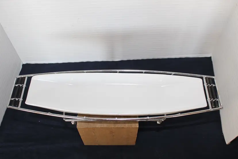 D'Lusso 11 1/4" by 3 1/8" Olive/cracker Tray with footed metal base