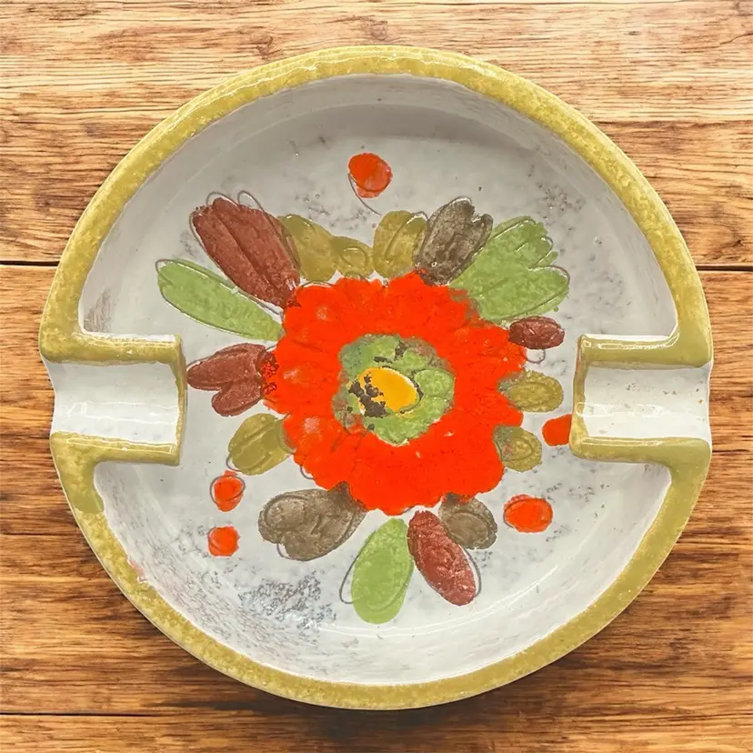 MCM Italy Majolica Ashtray Red Poppy 5 3/4” In Diameter