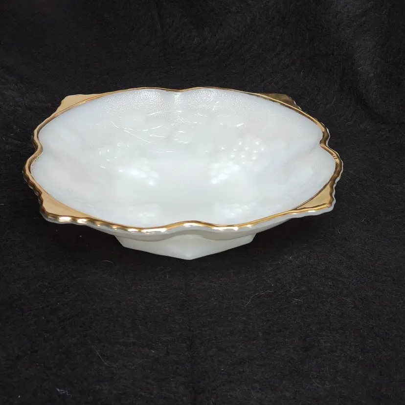 ANCHOR HOCKING Grape Vine Milk Glass with Gold Rim Fruit Bowl on short Pedestal