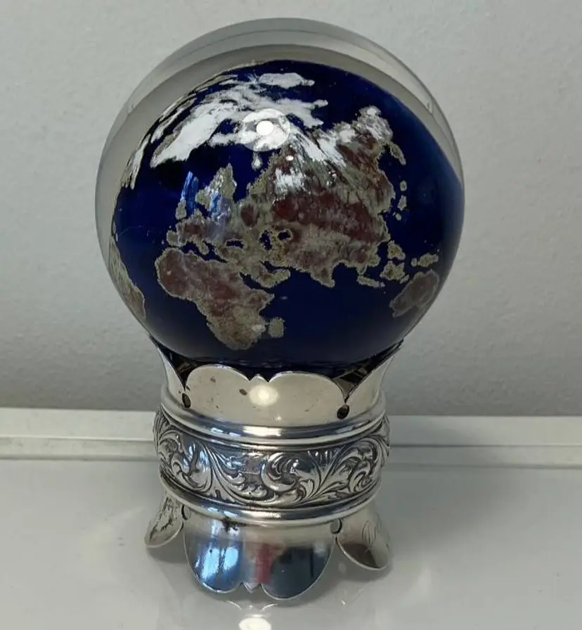 1999 Lundberg Studio Planet Earth Globe Paperweight 112618 With Stand