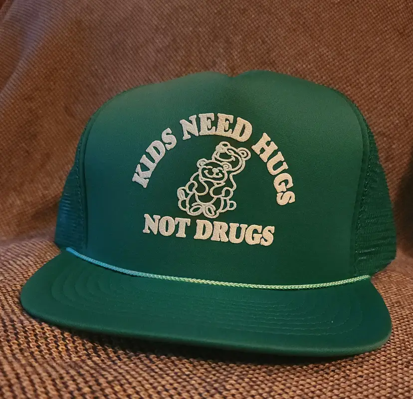 Vintage "Kids Need Hugs Not Drugs" Snapback Trucker Hat- Never Worn
