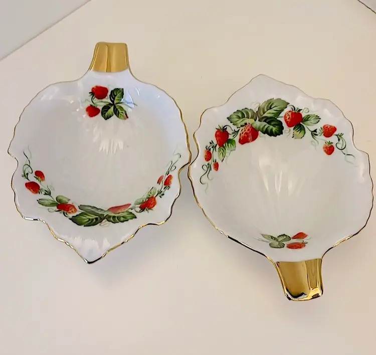 Bareuther Waldsassen, china nut/trinket dish with red strawberries and leaves!