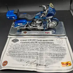 Harley-Davidson 2001 Fltrsef Screamin Eagle Road Glide 1:18 Die Cast Motorcycle