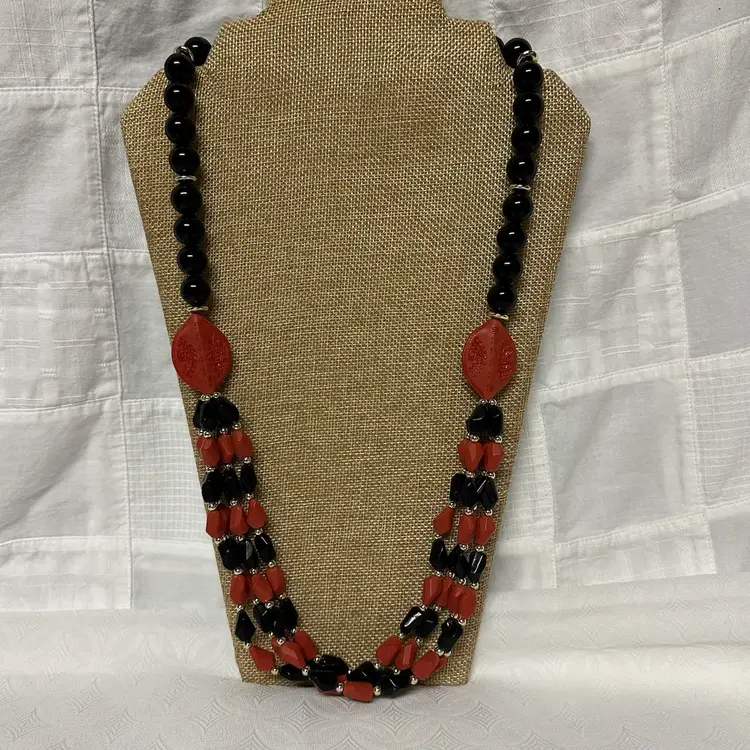 Vintage Black Acrylic Black Stone And Dark Coral Beaded Necklace