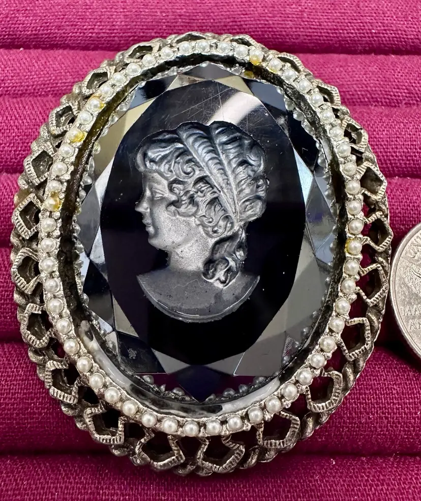 Vintage Intaglio Large Cameo Brooch-Black Glass Gold Tone Victorian Revival