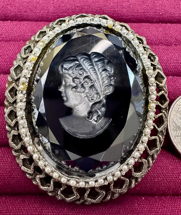 Vintage Intaglio Large Cameo Brooch-Black Glass Gold Tone Victorian Revival