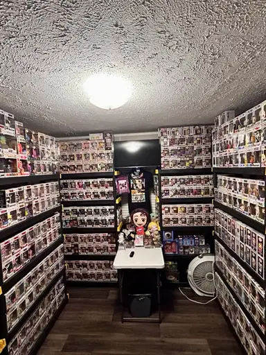 Live With Lightnsalty - It’s Finally Friday. $5 Funkos And More