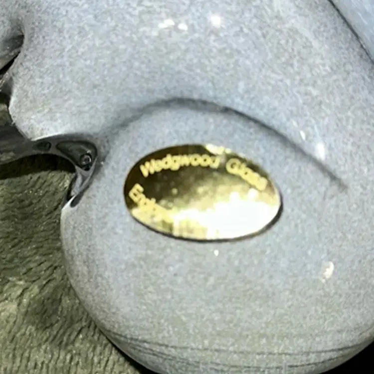 Vtg Wedgewood Hand Blown Glass Grey Squirrel Figurine Made In England. 5.5” x 3.5”