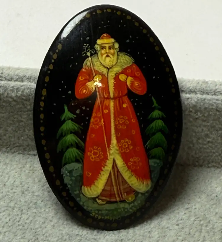 Vintage Russian Lacquer Wood Father Christmas Brooch Pin Old World Folk Art Oval