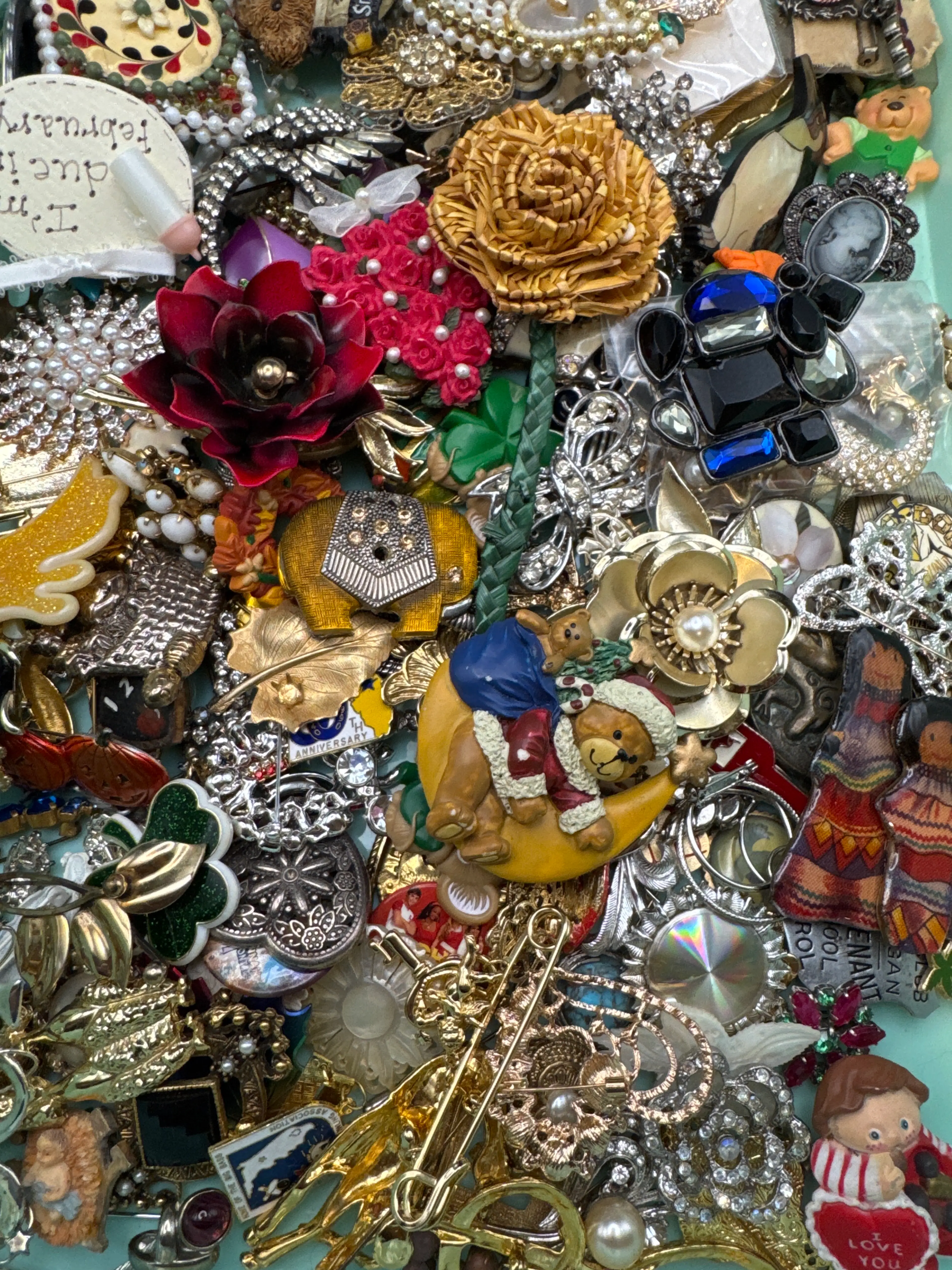 Brooches👀🔍