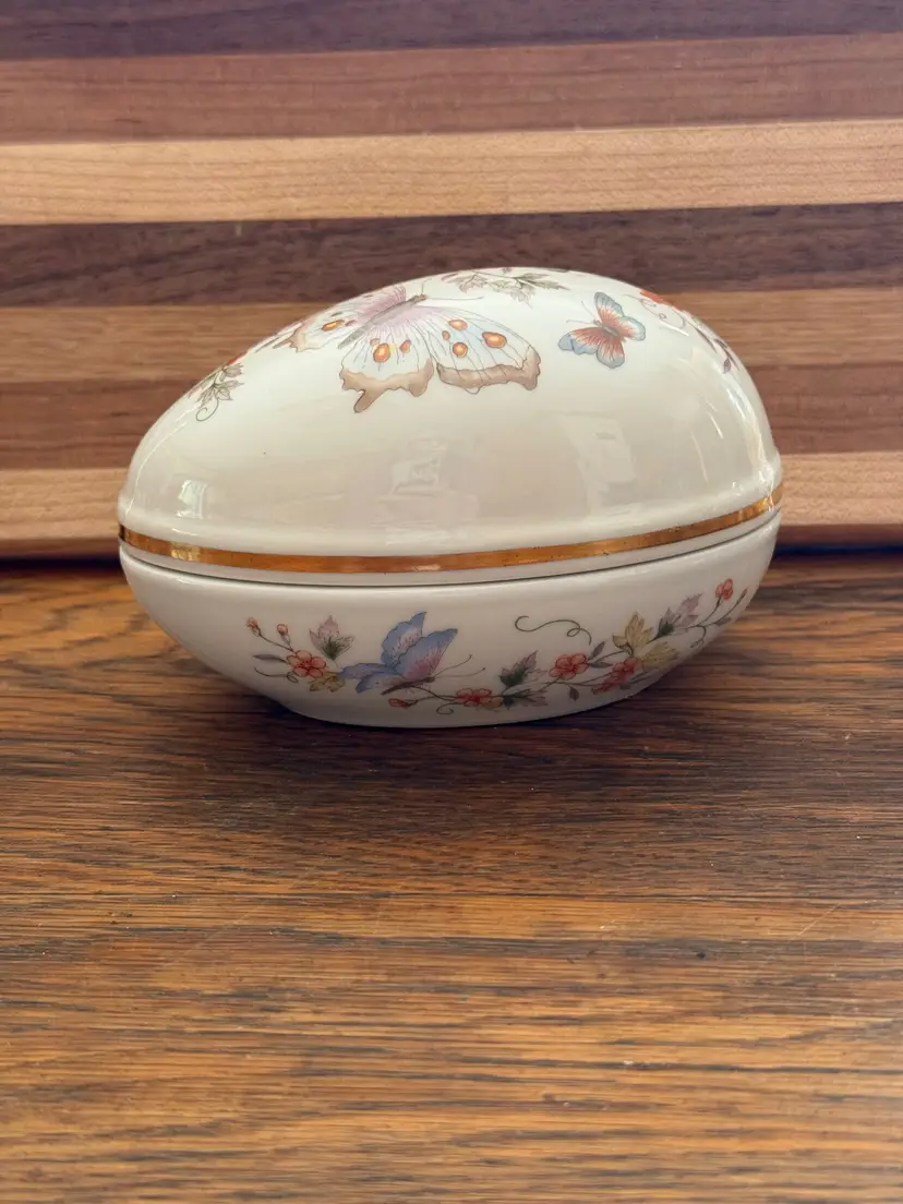 Vintage Avon 1974 Porcelain Trinket Box with Butterflies – 22K Gold Trim – Made in Japan